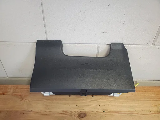 Toyota Auris 2012 - 2018 knie airbag links onder stuur €50
