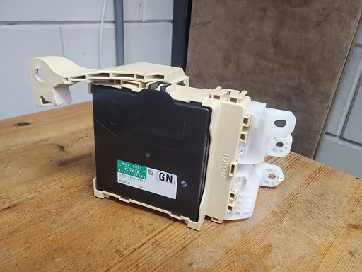 Toyota Auris 12 -18 zekeringkast MPX body module 89221-02350