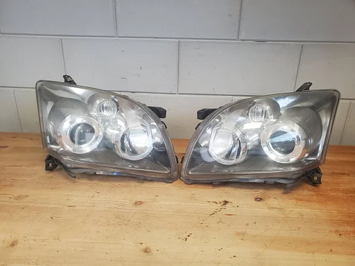 Toyota Avensis 2005 - 2008 xenon koplamp links rechts 150/st
