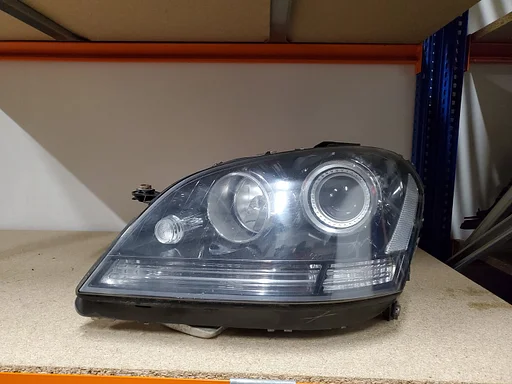 Mercedes ML W164 2005 - 2009 xenon koplamp zwarte inleg €350