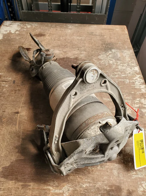 VW Touareg 2002 - 2010 veerpoot linksvoor luchtvering €150