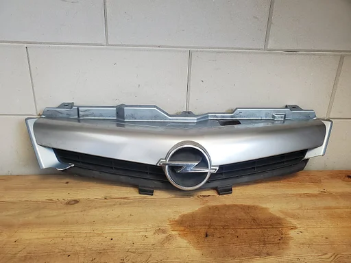Opel Tigra Twintop 2004 - 2010 grille in voorbumper netjes