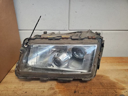 Audi A8 1994 - 1999 koplamp links halogeen 1 oortje af €50