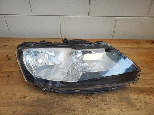 Skoda Rapid 2013 - 2020 koplamp rechts halogeen 5jb941018