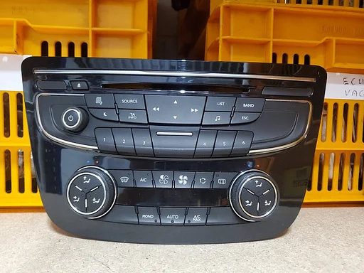 Peugeot 508 2010 - 2016 kachel / radio bediening paneel €40