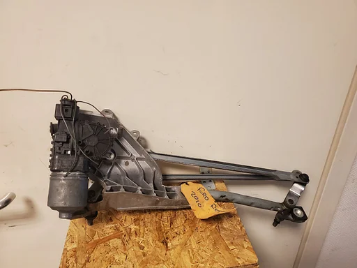 Ford Fiesta 2009 - 2017 ruitenwissermechaniek met motor €25
