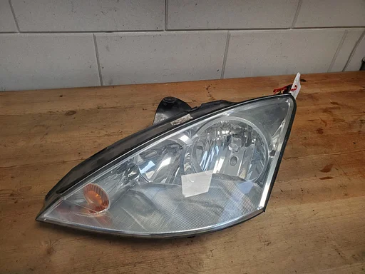 Ford Focus 1 2001 - 2005 koplamp links facelift model €25