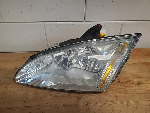 Ford Focus 2 2004 - 2007 koplamp links zilveren inleg €25