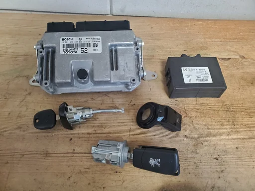 Peugeot 108 Citroen C1 Toyota Aygo contactset vanaf 2014 €75