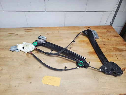 Nissan Micra cc C+c raammechanisme met motor rechtsvoor €150