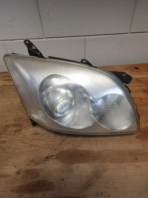 Toyota Avensis 2002 - 2005 koplamp XENON rechts met module