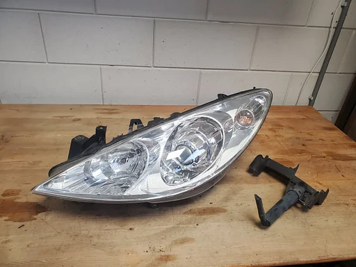 Peugeot 307 koplamp xenon links facelift 2005 - 2008 €200