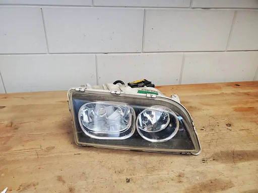 Volvo S40 en V40 2000 - 2004 xenon koplamp rechts 30899885