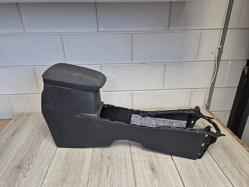 Toyota Auris 2013 - 2019 armsteun armleuning zwart stof €50