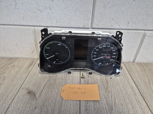 Toyota Yaris 4 2020 - 2025 tellerklok cockpit 83800k0221 €99
