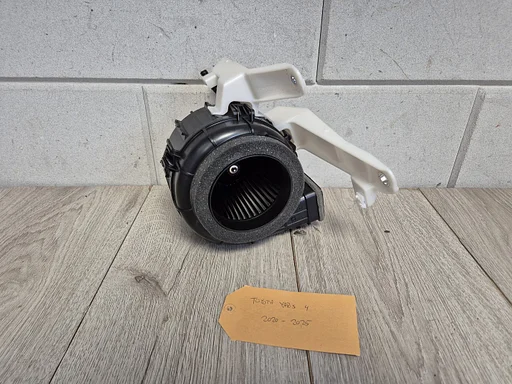 Toyota Yaris (cross) 2020 - 2025 accu koel ventilator €40