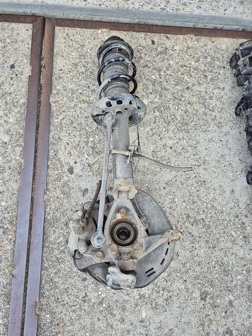 Toyota Yaris 4 2020 -2025 veerpoot compleet met fusee RECHTS