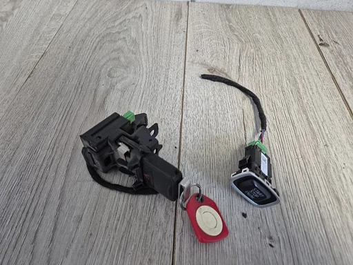Volvo V40 V60 V70 S60 XC60 contactslot met sleutel en knop