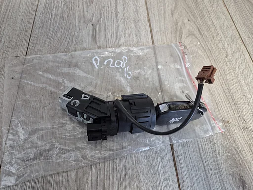 Peugeot 208 2012 - 2019 contactslot met sleutel compleet €30