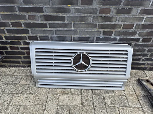 Mercedes G klasse w463 1989 -1997 grille met logo 4638880015