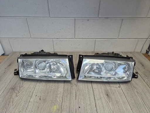 Skoda Octavia 1997 - 2005 koplamp links rechts XENON €100/st