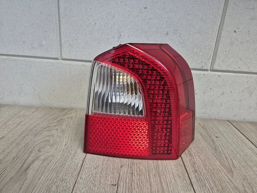 Volvo V70 2007 - 2012 achterlicht rechts onder nokjes af €75