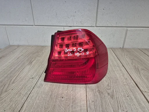 BMW 3 serie E90 2008 - 2012 FACELIFT achterlicht rechts €75