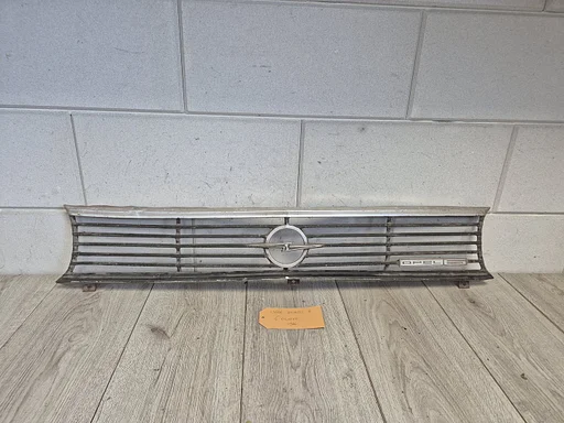 Opel Rekord B 1965 - 1967 grille origineel 6 cilinder logo