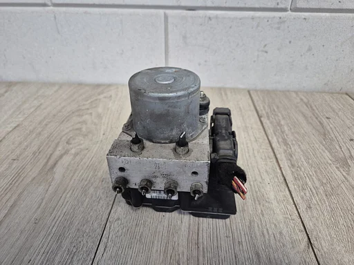 Opel Corsa D 2006 - 2014 abs pomp code FC 0265230285 €200