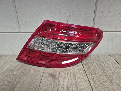 Mercedes C klasse W204 sedan achterlicht rechts LED hoekje