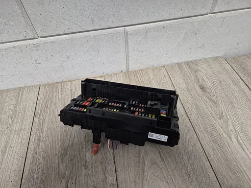 BMW 5 serie F10 F11 en 6 F06 F12 zekeringkast achter 9252815