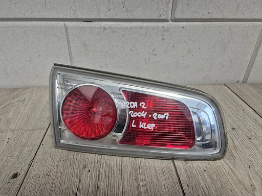 Mazda 2 2004 - 2007 achterlicht links op de klep €150