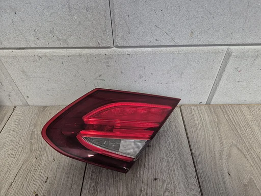 Mercedes C klasse W205 coupe achterlicht rechts op klep €100