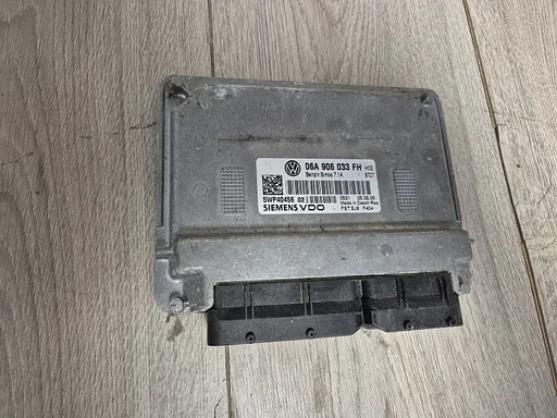Seat Altea / Toledo 2004 - 2009 ecu 1.6 benzine 06a906033fh