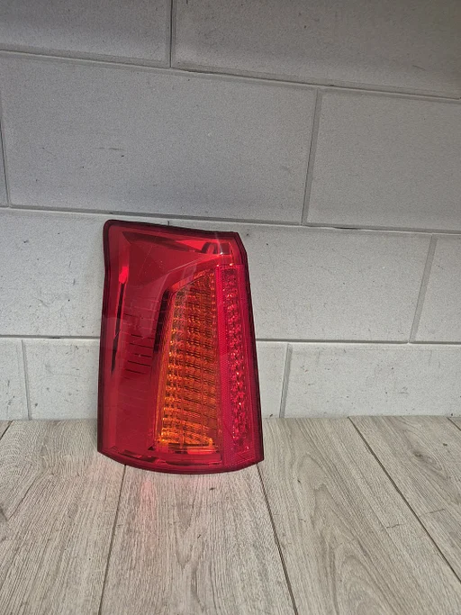 Cadillac BLS wagon station achterlicht links 12769822 €999