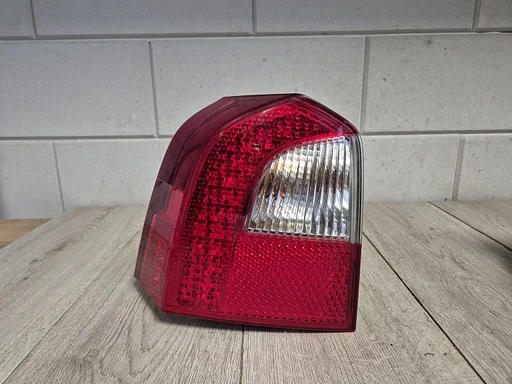 Volvo V70 2007 - 2012 achterlicht links zie de foto's €50