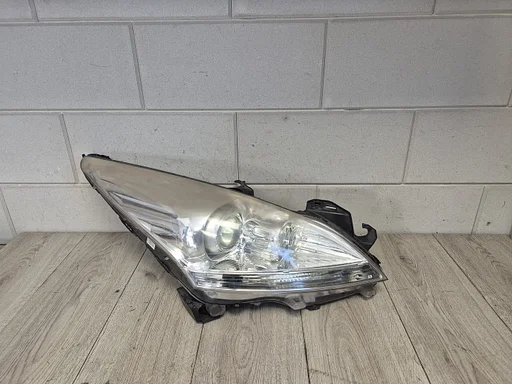 Peugeot 3008 en 5008 koplamp XENON rechts 9685473480 €250
