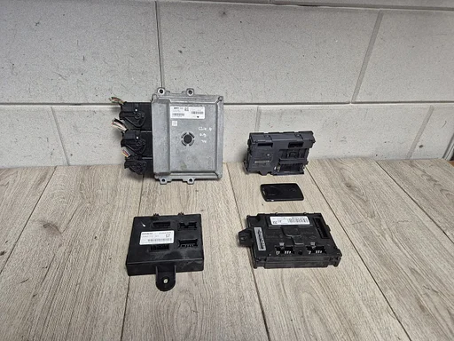 Renault Clio 4 2012 - 2019 ecu contactset 0.9 benzine €100