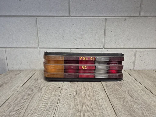 Mercedes 190 W201 1983 - 1993 achterlicht links oranje €50