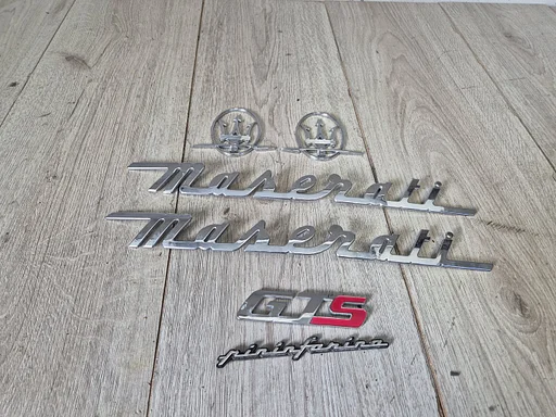 Maserati Quattroporte 2004 - 2012 embleem logo samen €100