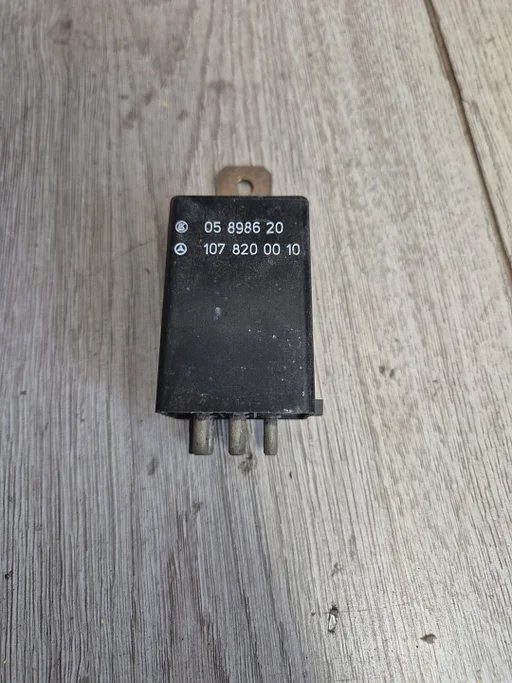 Mercedes  W123 W126 W107  relais achterruit verwarming €30