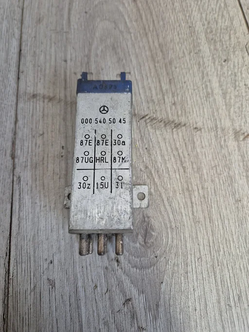 Mercedes OVP overvoltage relais W124 en W202 0005405045 €30