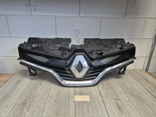 Renault Captur 2013 - 2017 grille in voorbumper schadevrij