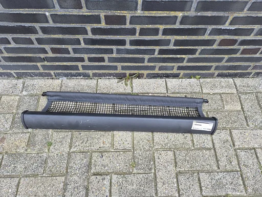 Volvo V50 2004 - 2012 hondenrek scheidingsnet rolhoes €40