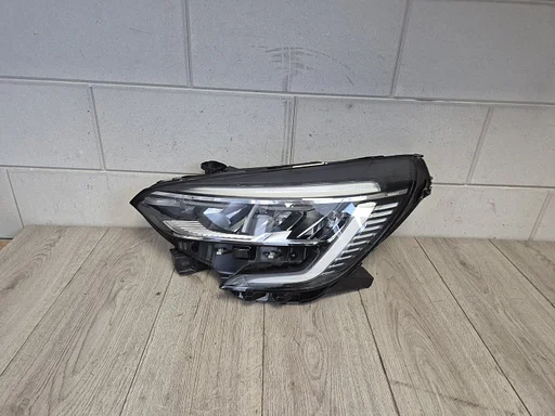 Renault Clio 5 2019 - 2024 koplamp links LED met module €350