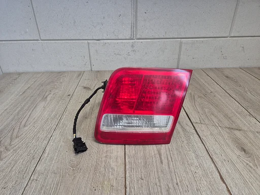 Achterlicht rechts op achterklep Audi A8 d3 2002 - 2006 €75