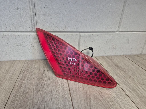 Achterlicht links op klep Peugeot 307 cc 2004 - 2009 €100