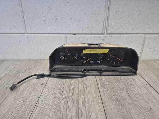 Tellerklok / cockpit voor Mercedes 190 W201 2015432222 €150