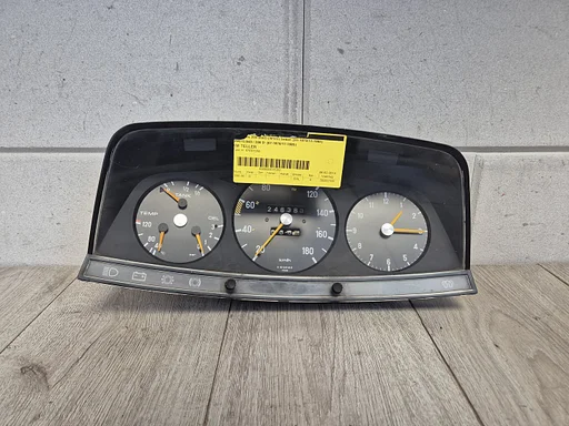 Tellerklok teller voor Mercedes W123 200d 87001050 €100