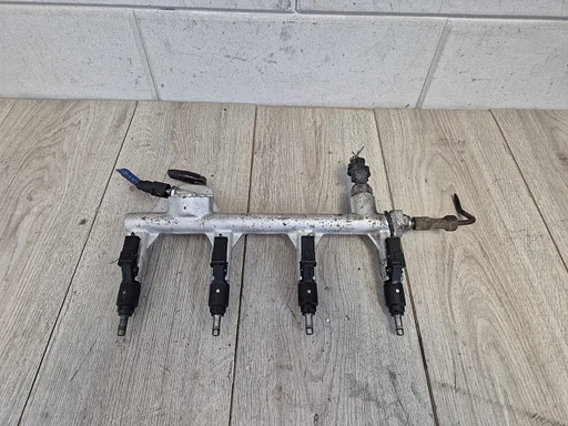 Set van 4 injectoren met rail Opel Vectra Zafira 2.2 benzine